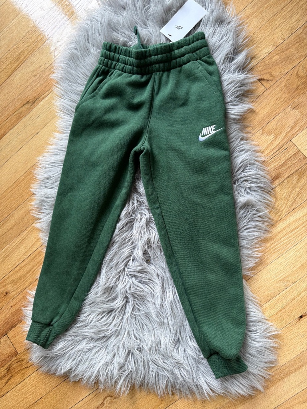NWT Boys Nike joggers 6-7 years